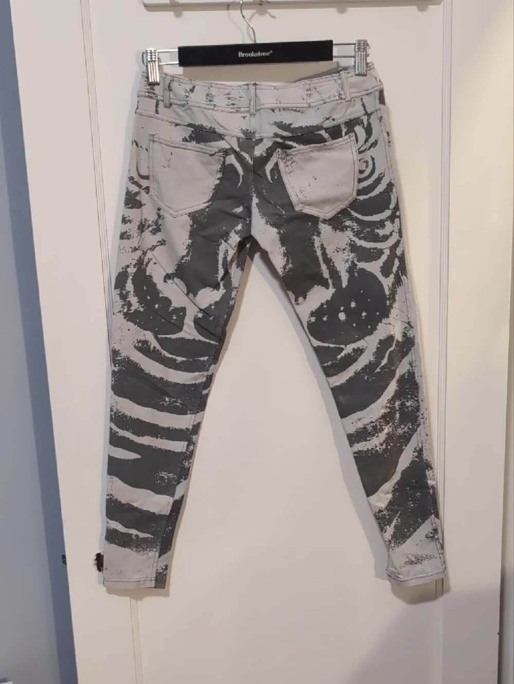 Indah Gray & White Tiger Face Print Leggings - Picture 3 of 6